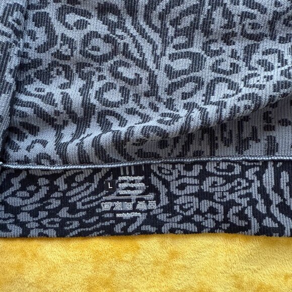 Unbranded Animal Print Elastic Workout Zip Up Cropped Top Womens Size L - Picture 3 of 10